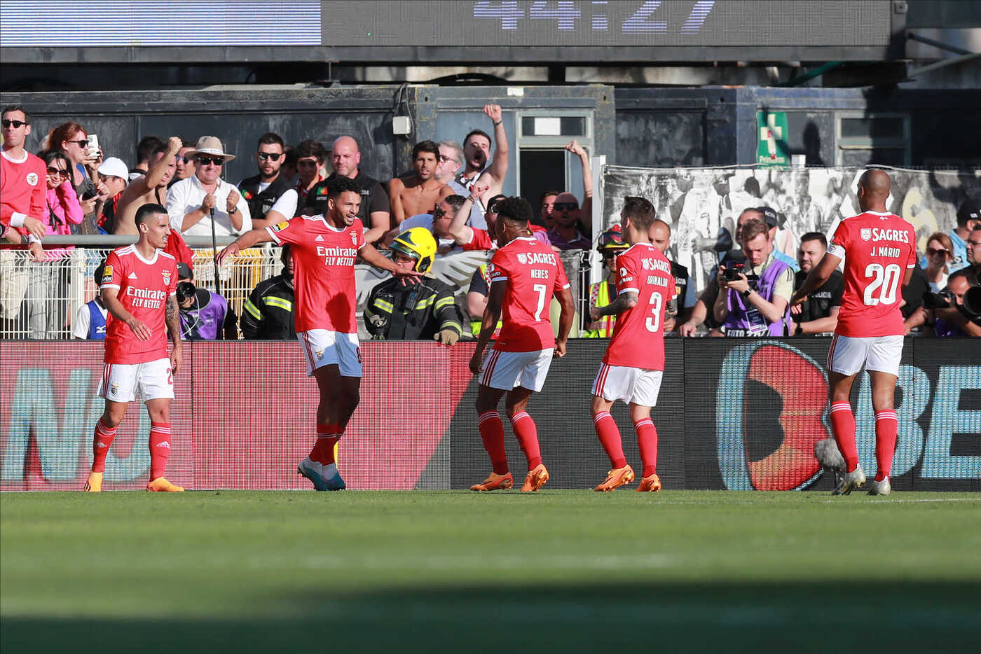 Benfica Goleia Portimonense E Bate Porta Do T Tulo Plataforma Media