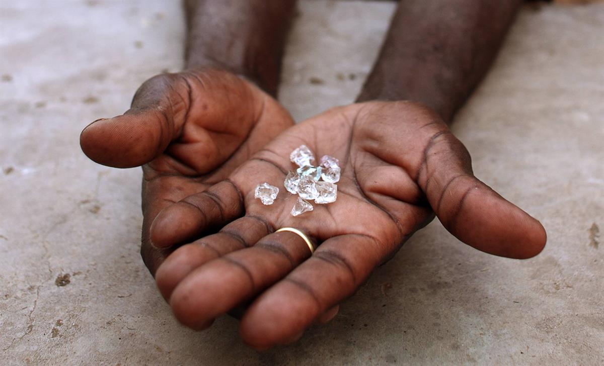 Jornal de Angola - Notícias - Sociedade Mineira de Catoca