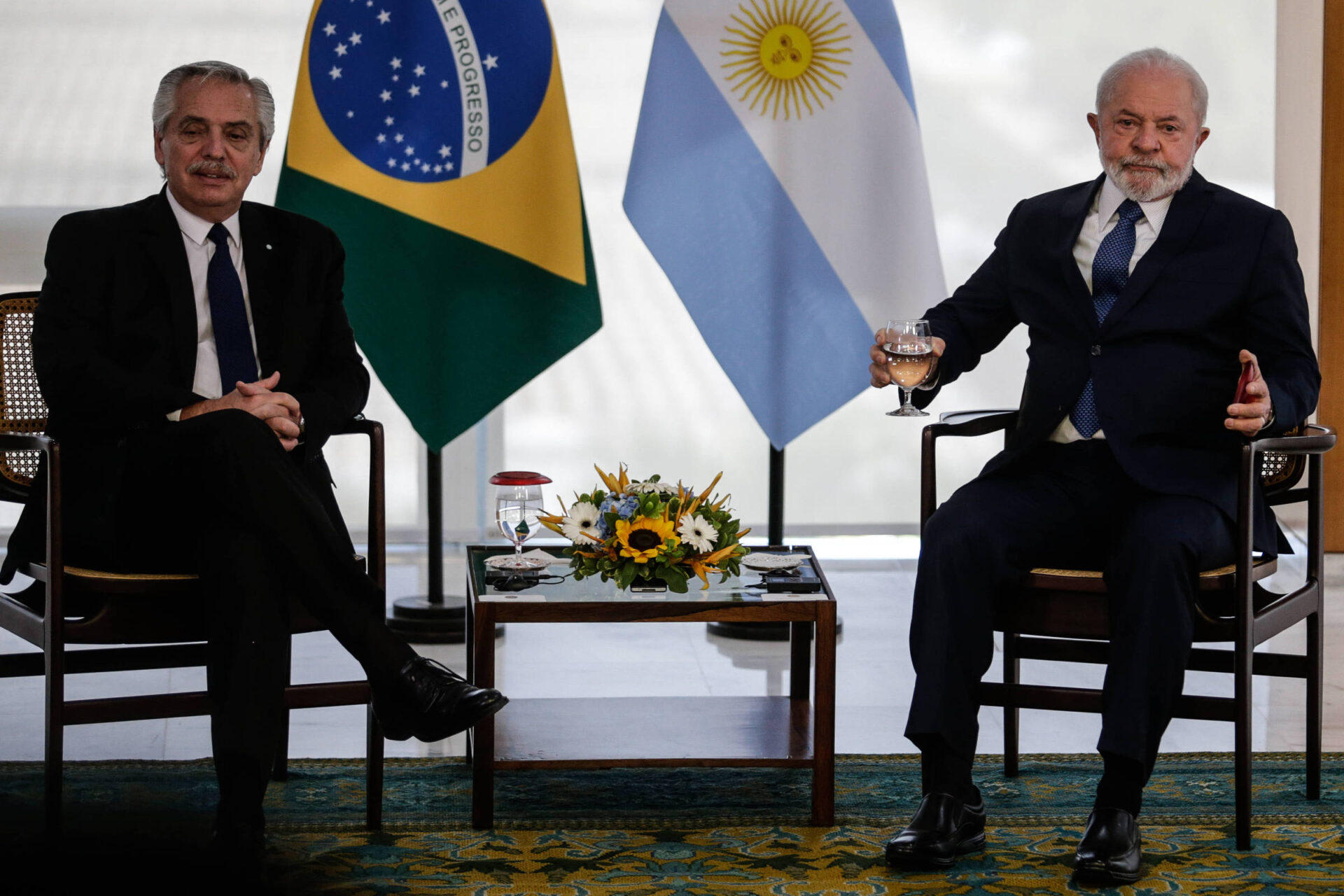 Entenda a moeda comum entre Brasil e Argentina