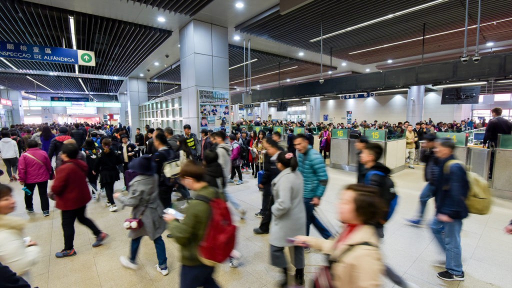 關閘 Portas do Cerco Border Gate  澳門  拱北 水貨 Alfândega 海關 contrabando blue card 藍卡 勞工 過關 tourist turismo turista Macau