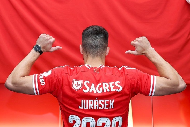 Jogadores do Slavia Praga confirmam saída de Jurásek para o Benfica