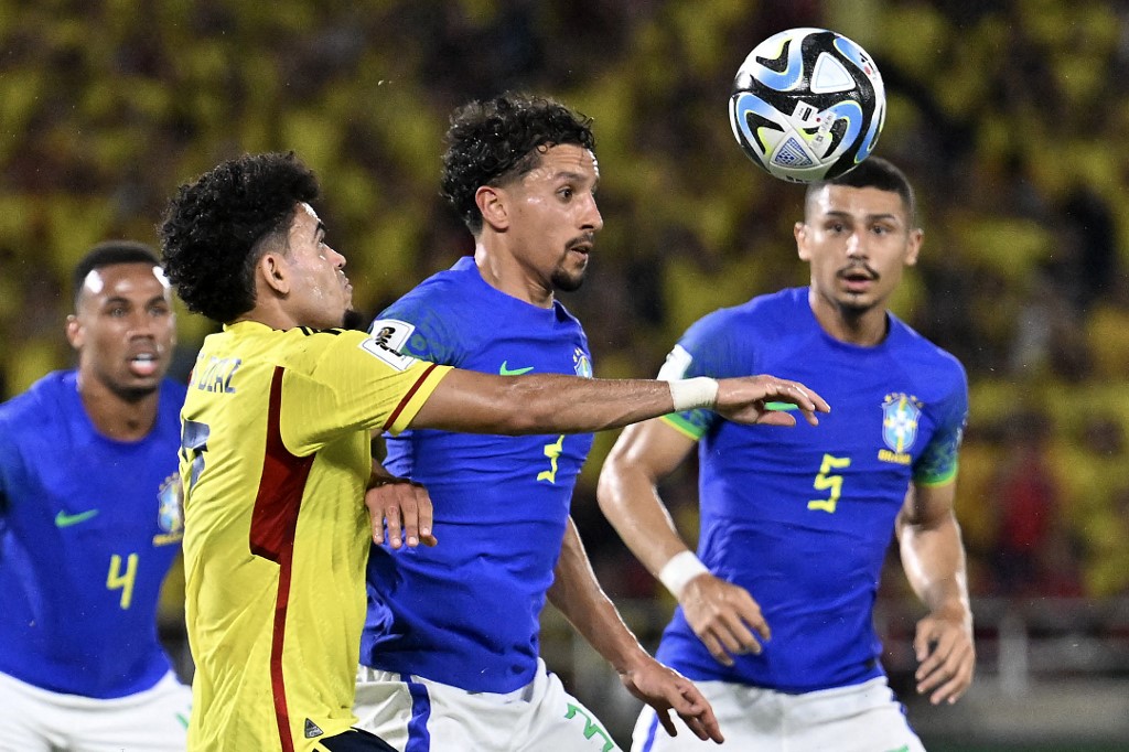 Após ter seu pai resgatado, Luis Díaz faz dois e Colômbia vence Brasil