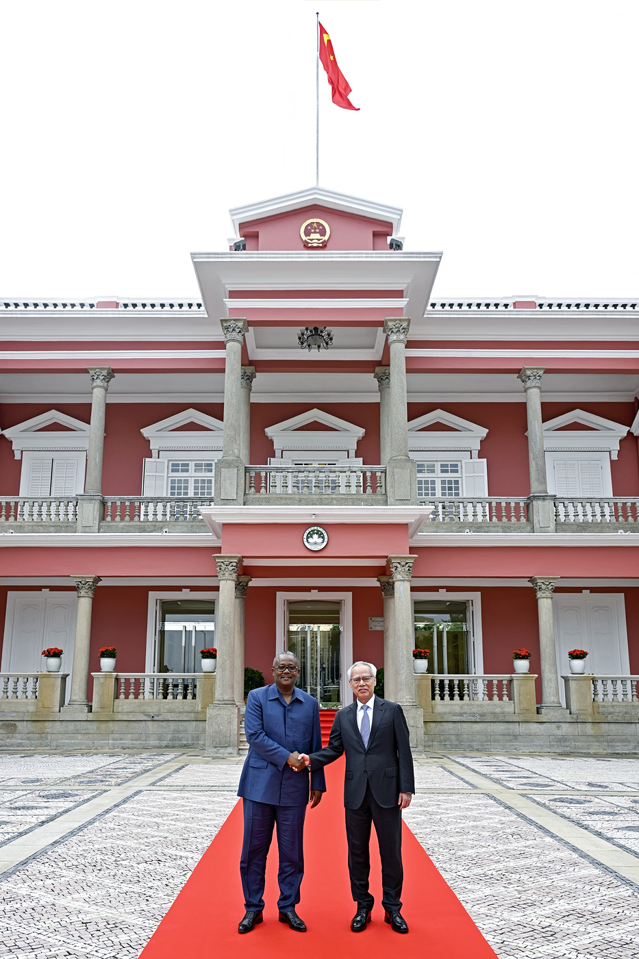 Chief Executive, Mr Sam Hou Fai, meets with the President of the Republic of Guinea-Bissau, Mr Umaro Sissoco Embaló, in Macao. credit by GCS