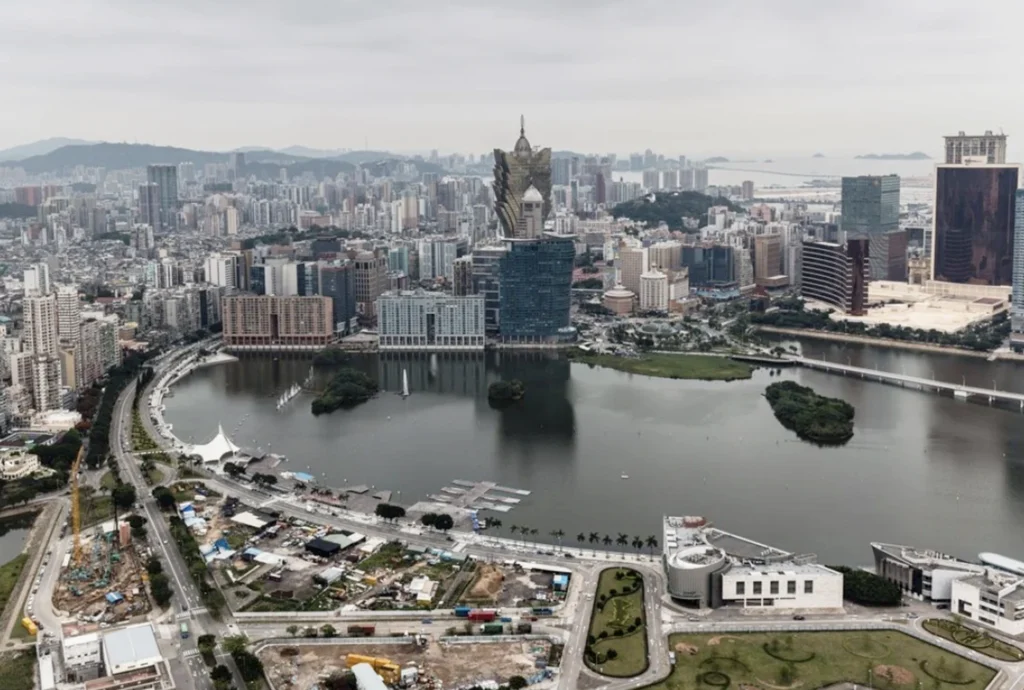 Captura de ecrã 2025-07-10, às 23.55.34