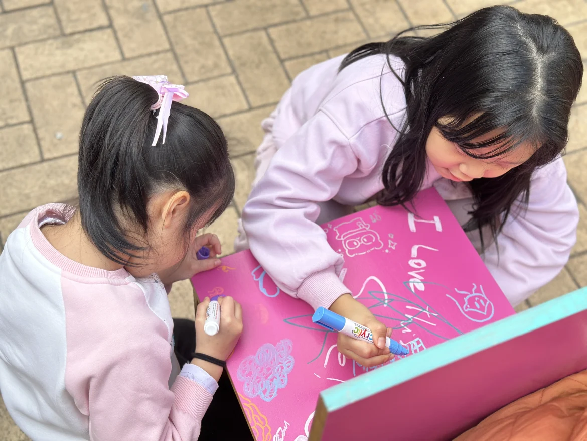 盧穎曦認為，傢俱
是家裡充滿回憶的
物件，例如是爺爺
奶奶坐了十幾年的
搖椅、自己買的第
一張梳化等